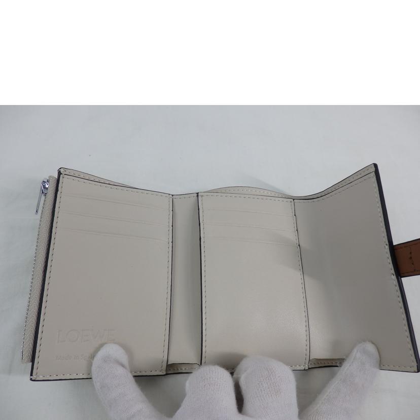 LOEWE ロエベ/バーティカルウォレット/3つ折り財布/緑//102***/Aランク/84