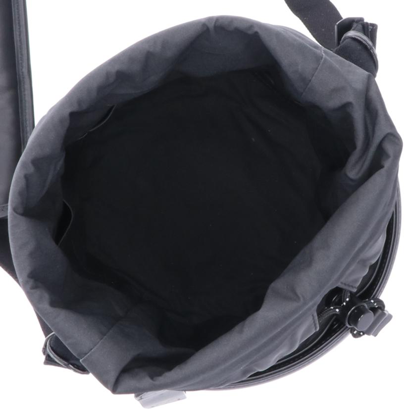 BOTTEGA VENETA ボッテガヴェネタ/パンチングレザーバケット型ショルダー/9264821109163//B07*******/Aランク/38