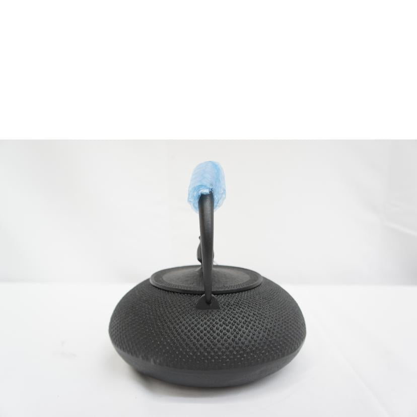 南部宝生堂/南部鉄瓶 平丸アラレ 黒 1.2L/700091//SAランク/05