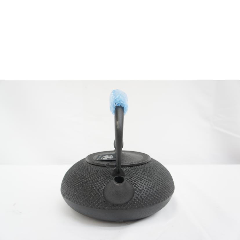 南部宝生堂/南部鉄瓶 平丸アラレ 黒 1.2L/700091//SAランク/05