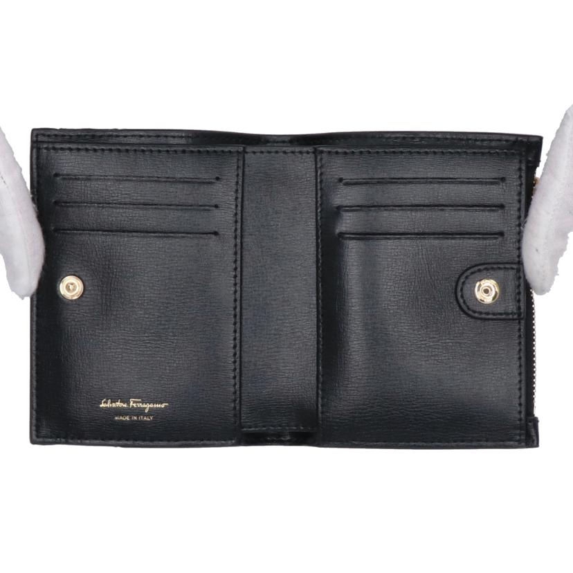 Sarvatore Ferragamo サルバトーレフェラガモ/ヴェラリボン二つ折り財布/22E009//SAランク/94