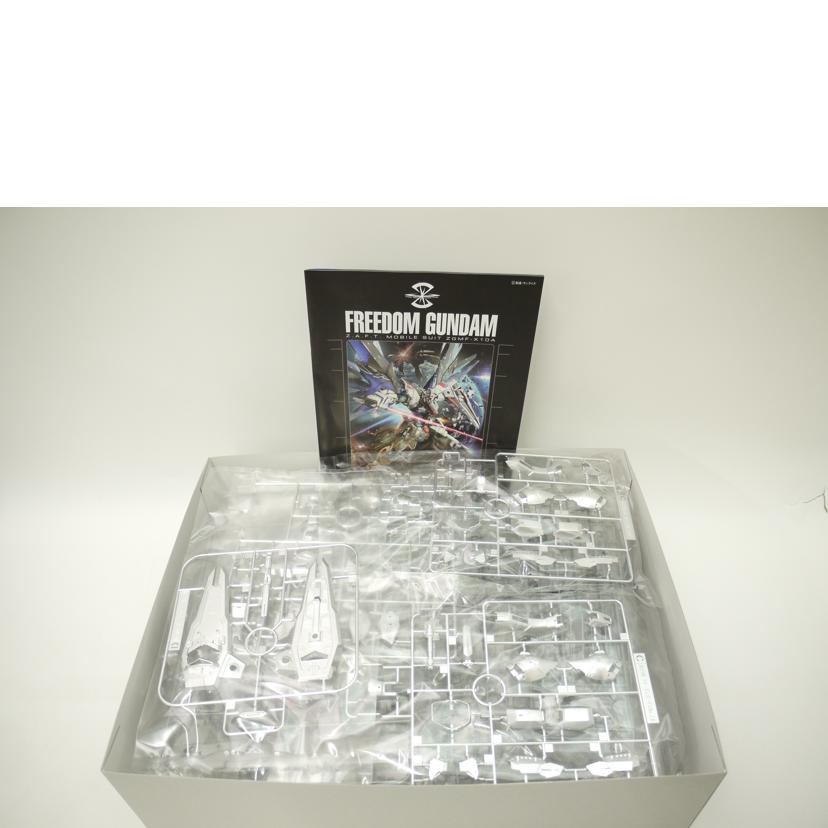 BANDAI バンダイ/MG ZGMF-X10A フリーダムガンダムVer.2.0 シルバーコーティング 「機動戦士ガンダムSEED」ガンダムベース限定 プラモデル//Sランク/69