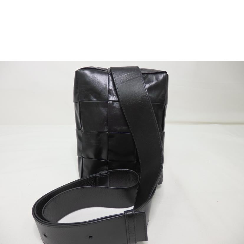 BOTTEGA VENETA ボッテガヴェネタ/カセット/スリングバッグ/マキシイントレチャート/ //P02*******/SAランク/84