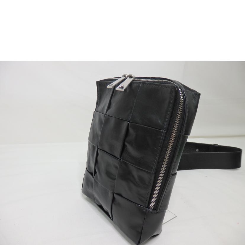 BOTTEGA VENETA ボッテガヴェネタ/カセット/スリングバッグ/マキシイントレチャート/ //P02*******/SAランク/84