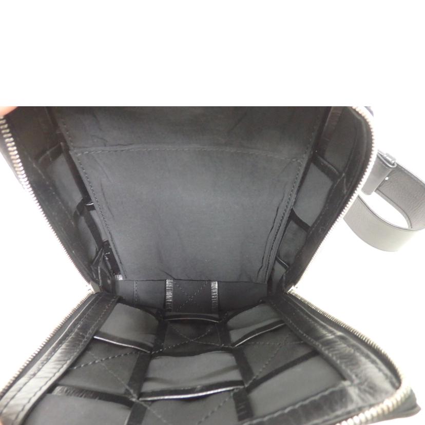 BOTTEGA VENETA ボッテガヴェネタ/カセット/スリングバッグ/マキシイントレチャート/ //P02*******/SAランク/84