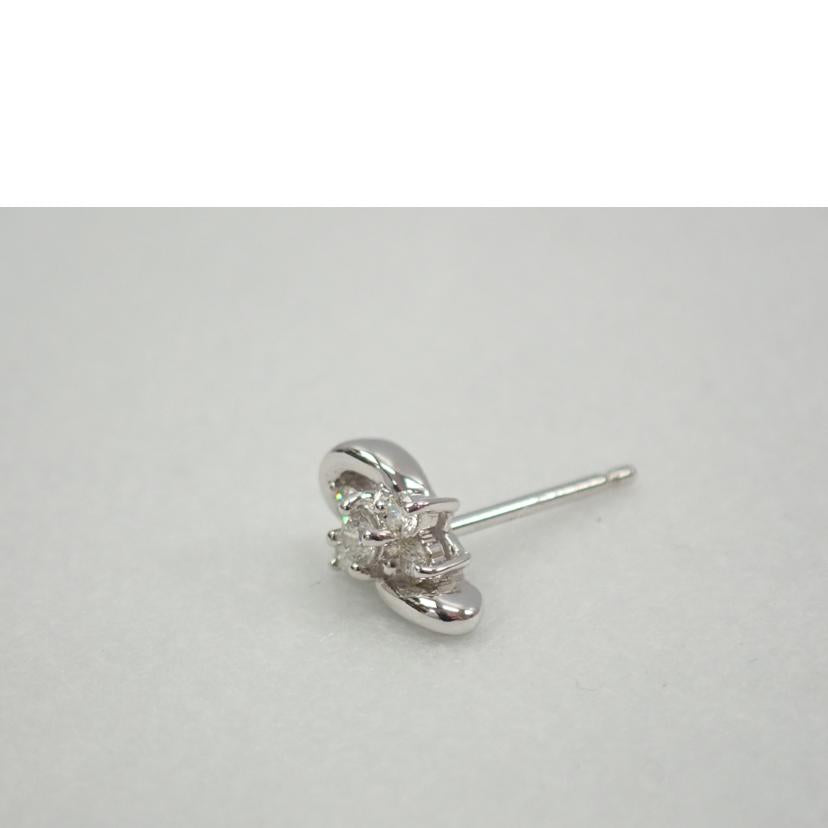 /pt900ダイヤピアス//Aランク/62