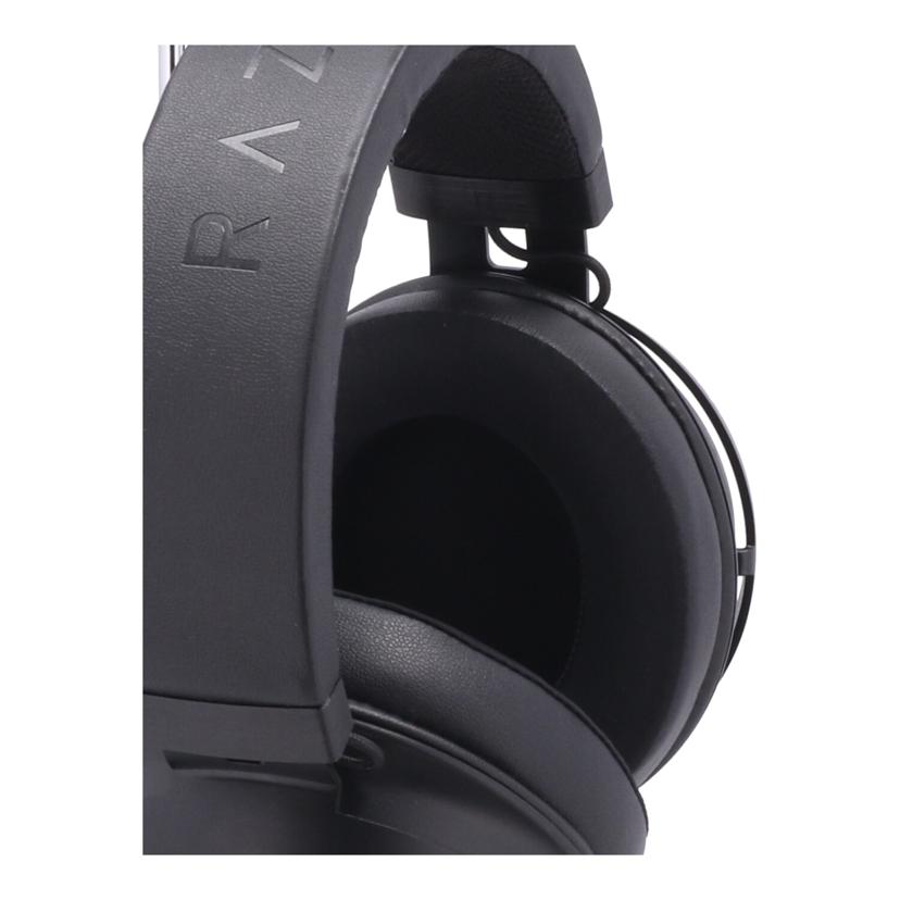 Razer レイザー /ゲーミングヘッドセット/KRAKEN/RZ04-02830100-R3M1 //JAN4589967501035/Bランク/77
