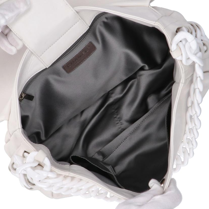 CHANEL シャネル/エナメルココマークレザーメッセンジャー/ホワイト//117*****/ABランク/75