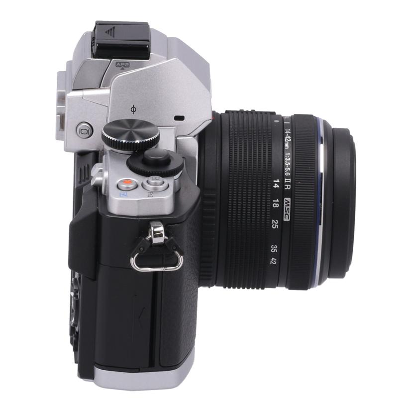 OLYMPUS オリンパス /ミラーレス一眼 ダブルズームキット/E-M5 ダブルズームキット//BF2201927/Bランク/82