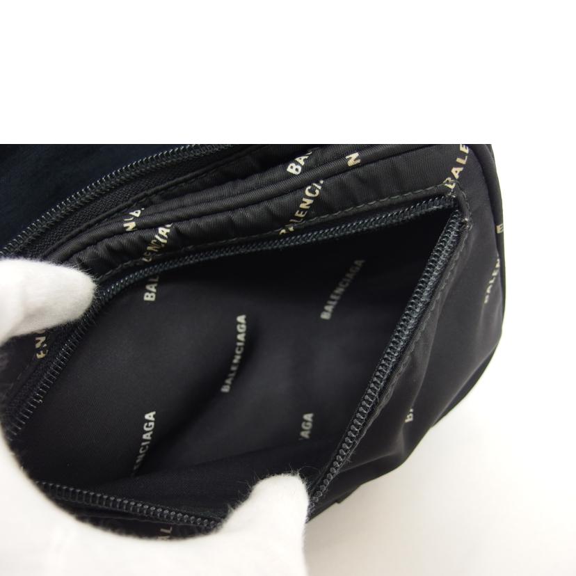 BALENCIAGA バレンシアガ/ボディバッグ/総柄/ブラック/482389 1060 X//527***/Bランク/04