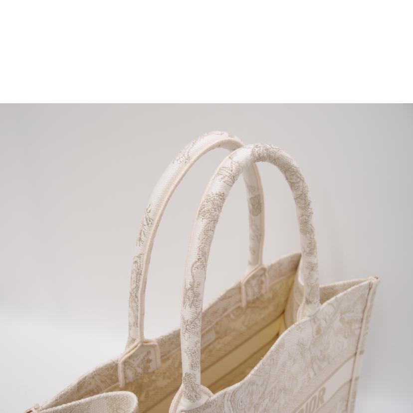 ChristianDior クリスチャンディオール/エンブロイダリーオブリークブックトートミディアム/M1296ZTQ0 //50-*******/SAランク/69