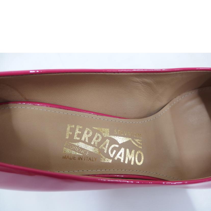 FERRAGAMO フェラガモ/FERRAGAMO ヴァラリボン エナメルパンプス/PK//ABランク/82