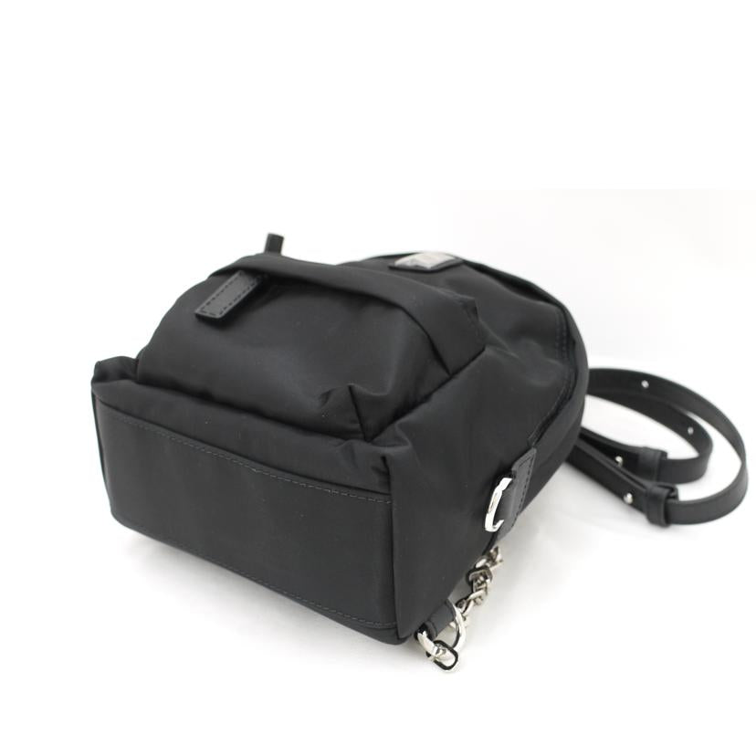 GIVENCHY/ナイロンミニリュック/ブラック/BB50HXB147//SAランク/69