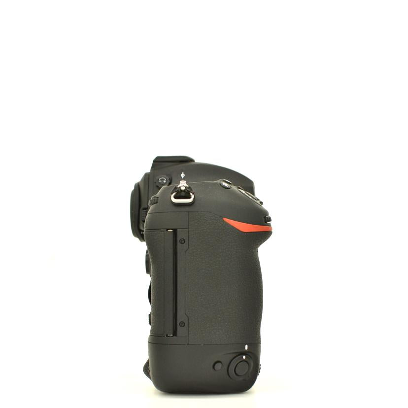 Nikon/デジタル一眼/D5 XQD-Type ボディ/D5 XQD-Type ボディ//2001176/Bランク/75