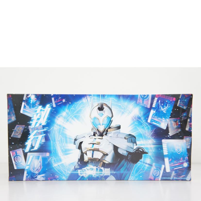 BANDAI バンダイ/変身ベルト PREMIUM DX ゼインドライバー 「仮面ライダーアウトサイダーズ」 プレミアムバンダイ限定+【未開封】ゼインプログライズキー(修正後) 2点セット//Aランク/01