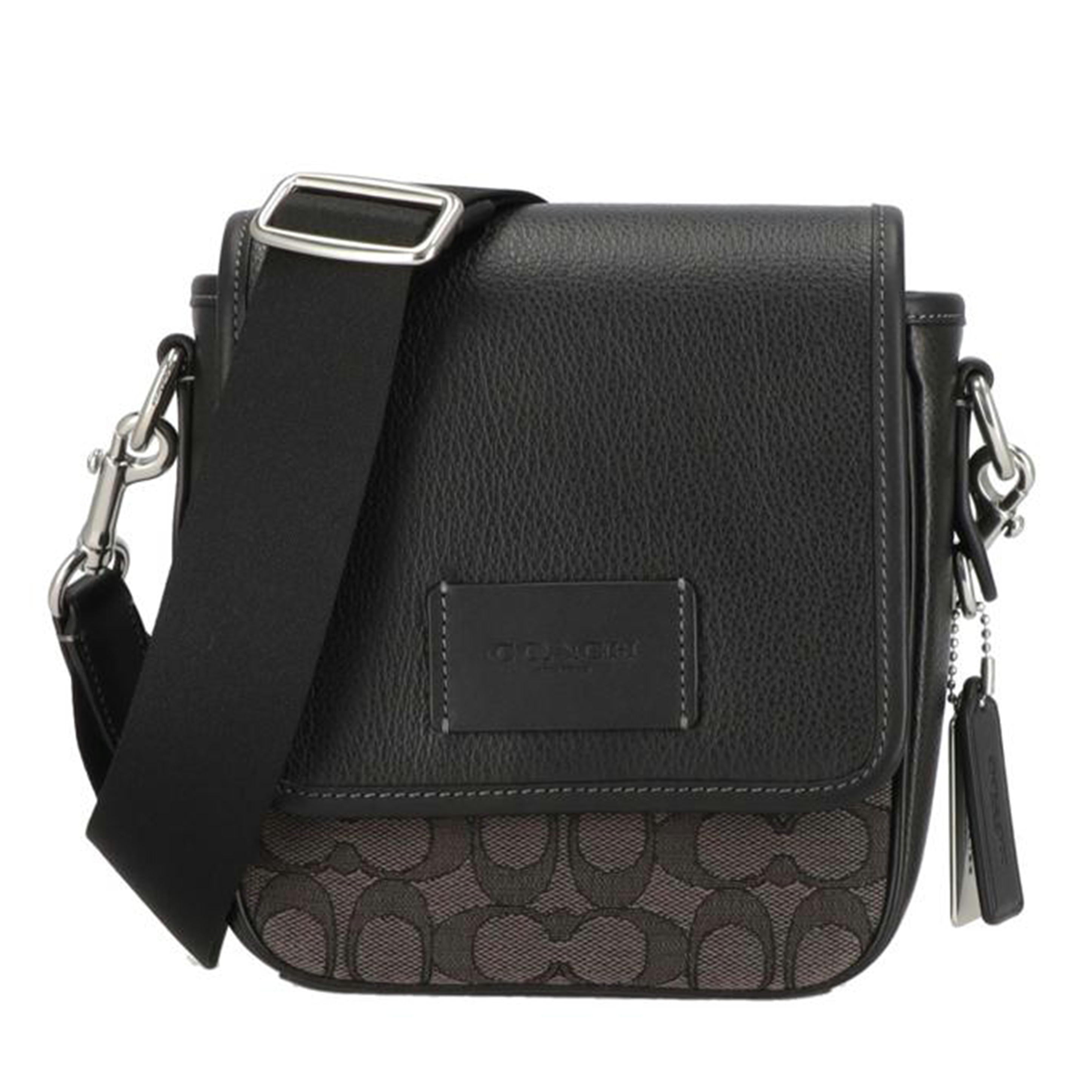 コーチ　シグネチャー柄　クロスボディバッグ　ショルダーバッグ　ブラック COACH（コーチ）の「スウィンガー クロスボディ シグネチャー