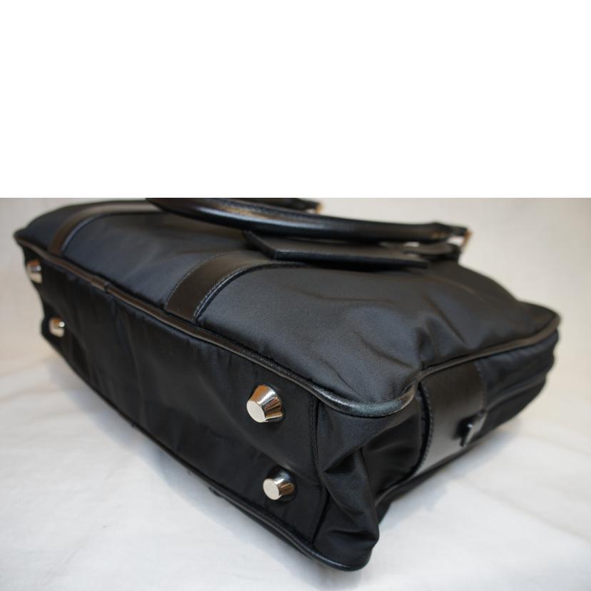 PRADA プラダ/ナイロンスクエアバッグブラック/VA0661//31/Aランク/92