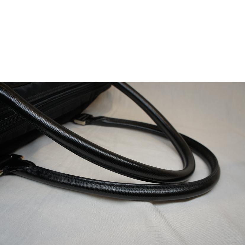 PRADA プラダ/ナイロンスクエアバッグブラック/VA0661//31/Aランク/92