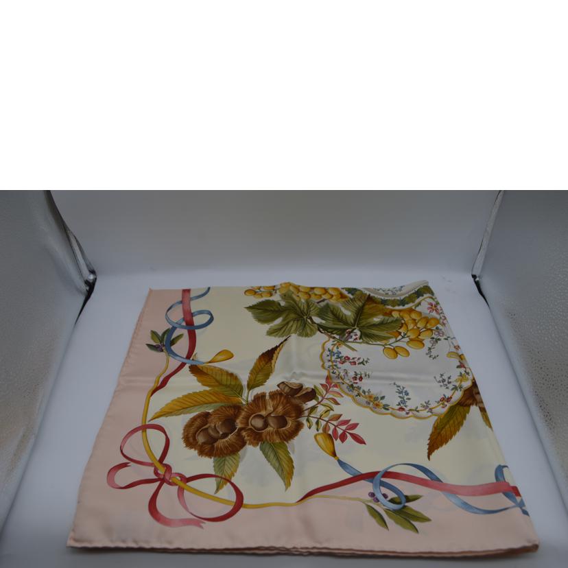 Ferragamo フェラガモ/フェラガモオータムフルーツシルクスカーフ//SAランク/89