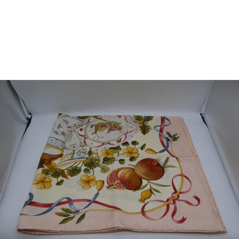 Ferragamo フェラガモ/フェラガモオータムフルーツシルクスカーフ//SAランク/89