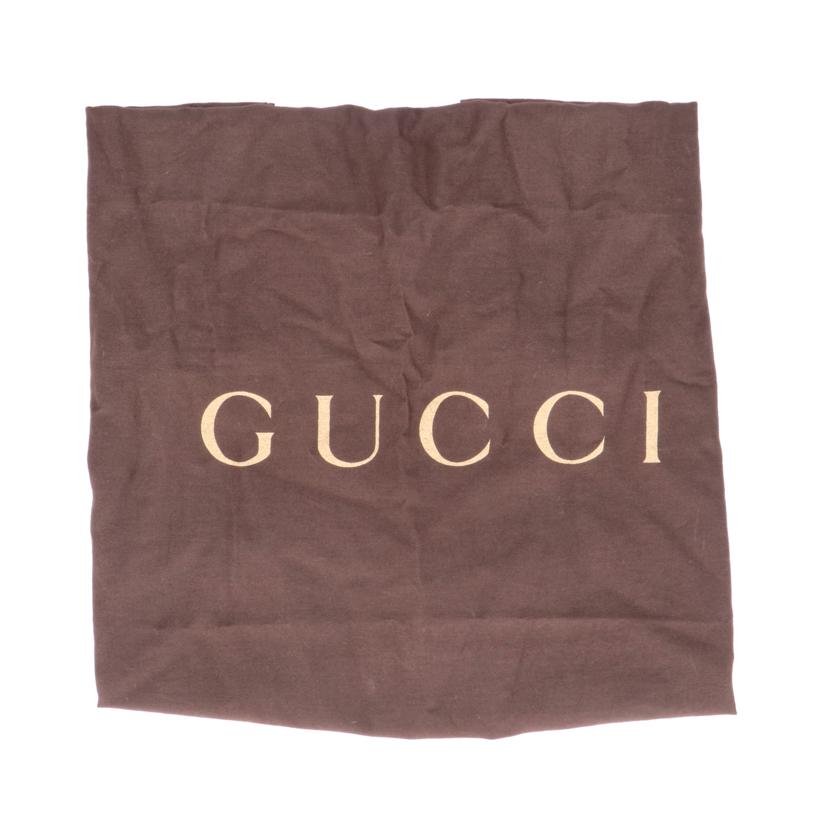 GUCCI グッチ/GGエンボスミディアムメッセンジャーバッグ/ブラック/696009//520***/SAランク/18