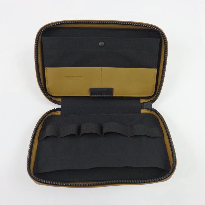 BOTTEGA VENETA ボッテガヴェネタ/マキシイントレチャートトラベルケース/P01454819N//RFI*/Aランク/25
