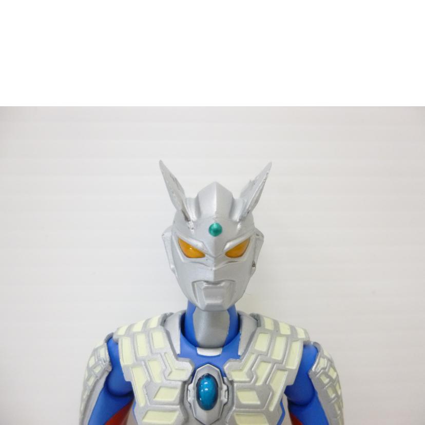 BANDAI バンダイ/ULTRA-ACT ウルトラマンゼロ 「大怪獣バトル ウルトラ銀河伝説 THE MOVIE」 初回特典(レオゼロダブルフラッシャーエフェクト)付/2221622//ABランク/88