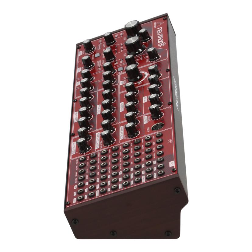 BEHRINGER ベリンガー /シンセサイザー/NEUTRON//S180917118CM5/Bランク/82