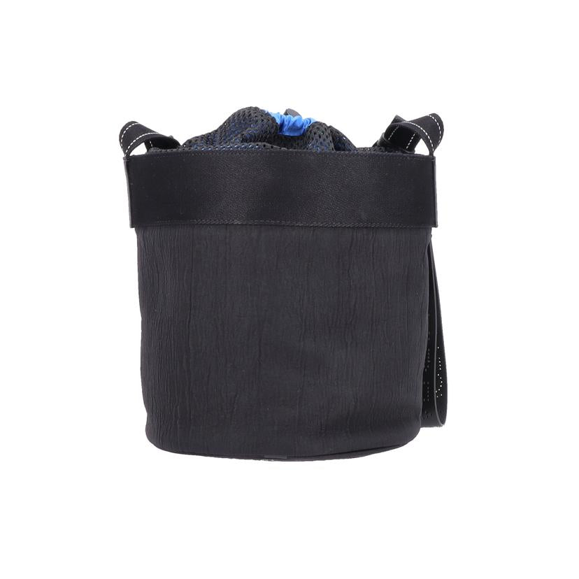 BOTTEGA VENETA ボッテガヴェネタ/ナイロンバケットメッセンジャーバッグ/ブラック/570185//B79******/Aランク/18