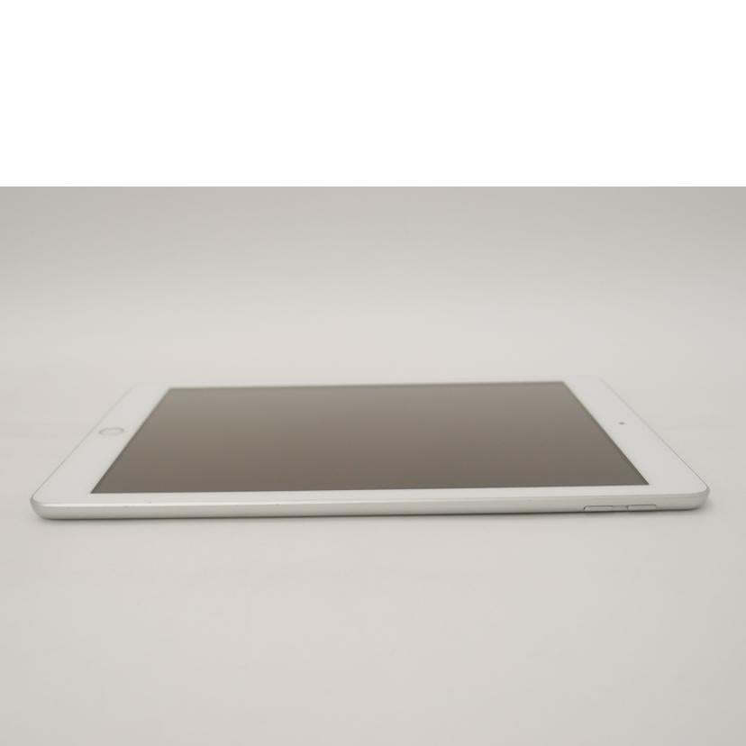 Apple アップル/iPad 第6世代 Wi-Fiモデル 32GB シルバー/MR7G2J/A//DMPYFD8MJF8K/Bランク/69
