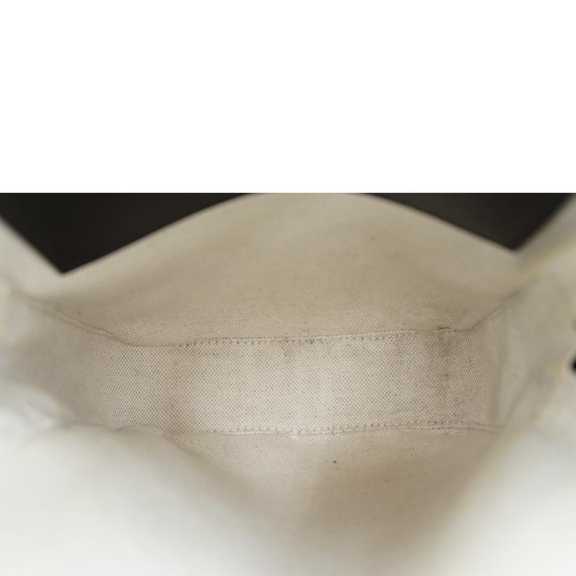 GUCCI グッチ/GGエンボス クロスボディ/700431//520***/ABランク/67