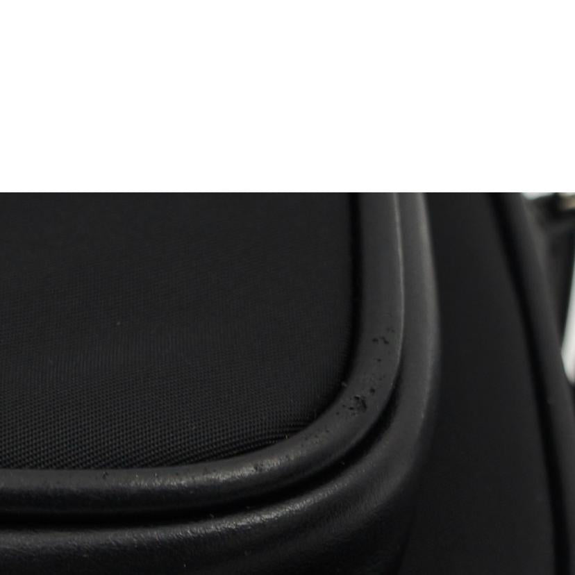 BURBERRY バーバリー/バーバリーナイロンレザー パディショルダー//ABランク/75