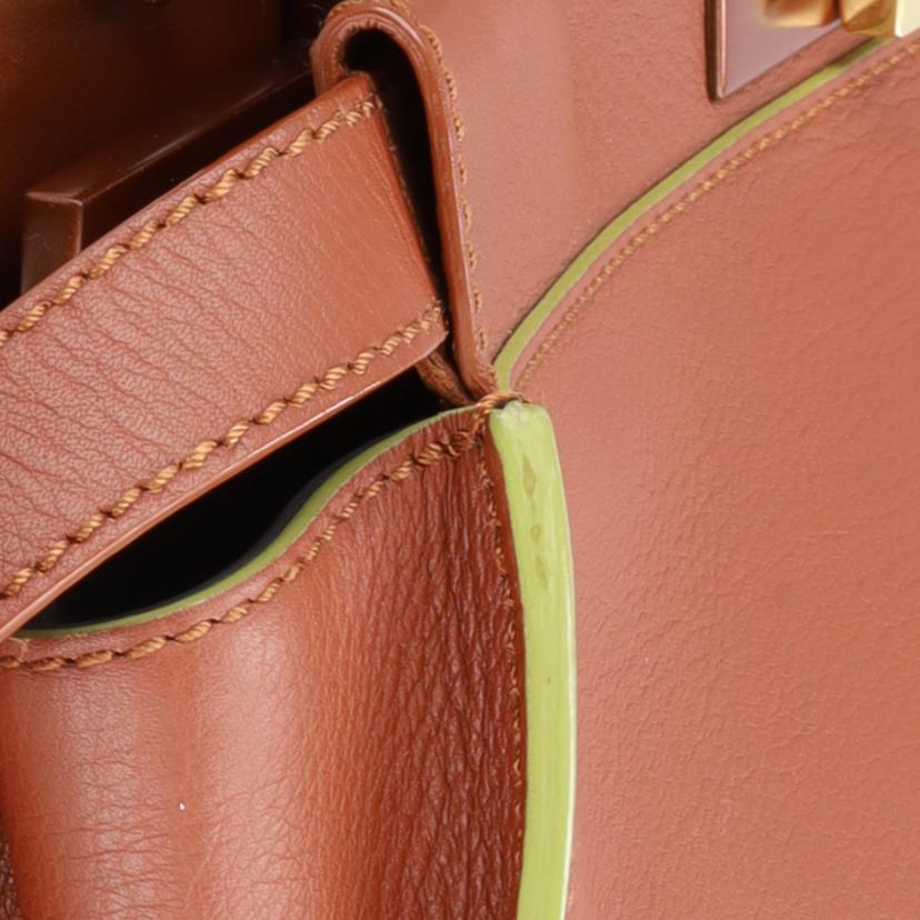 FENDI /ピーカブーラージ2wayショルダー/8BN210//5AV*********/Aランク/24