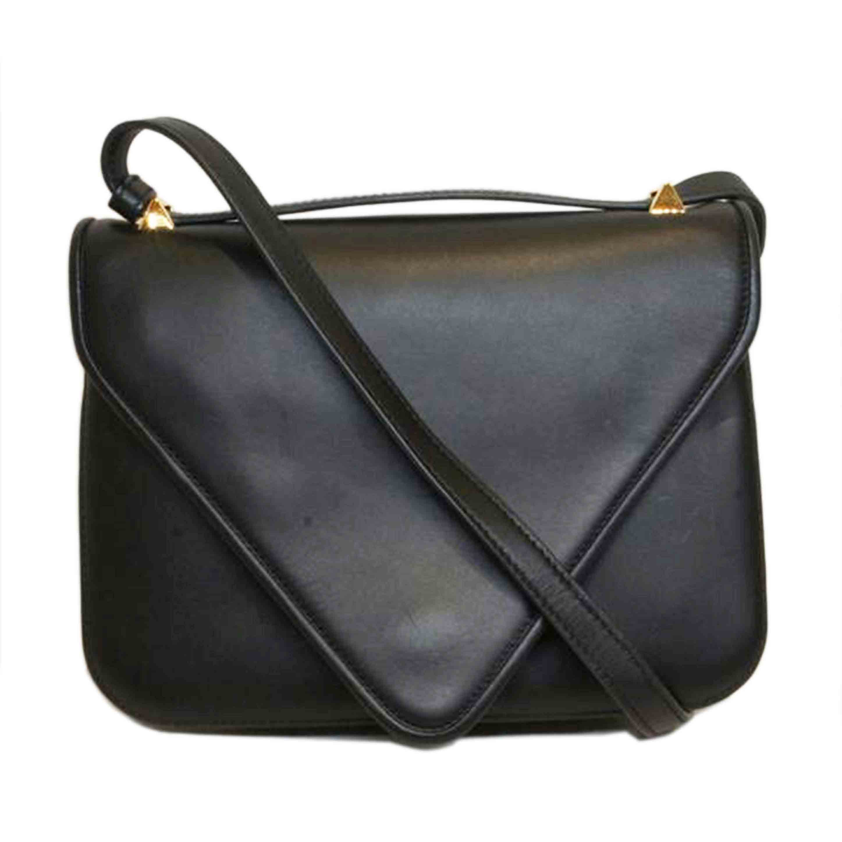 BOTTEGA VENETA ボッテガヴェネタ/レザーショルダーゴールドデカチェーン2WAYブラック//Aランク/92