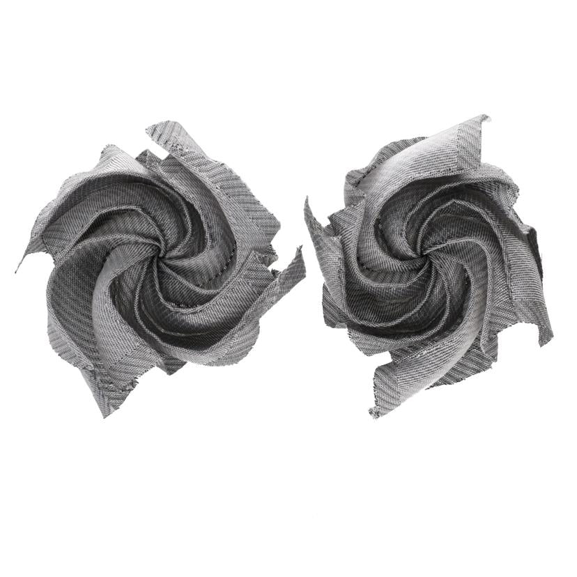 ISSEY MIYAKE イッセイミヤケ/プリーツイヤリング/グレー//ABランク/93