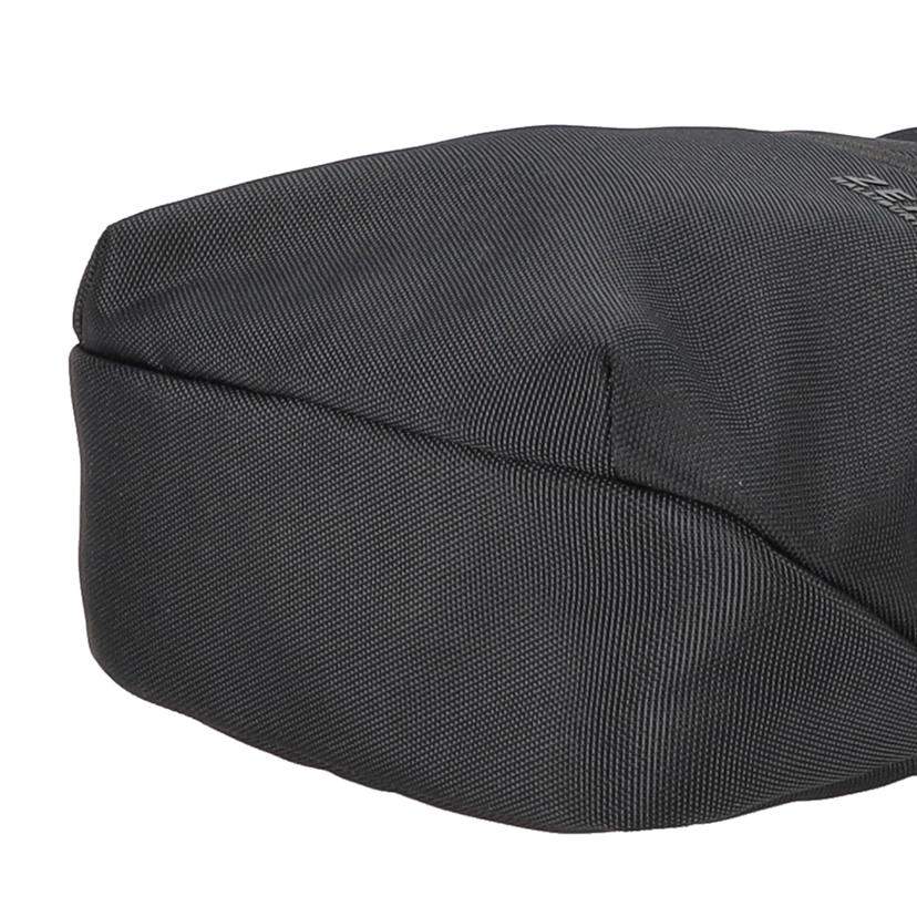 ZERO HALLIBURTON ゼロハリバートン/ナイロンミニショルダーバッグ/ブラック//Aランク/18