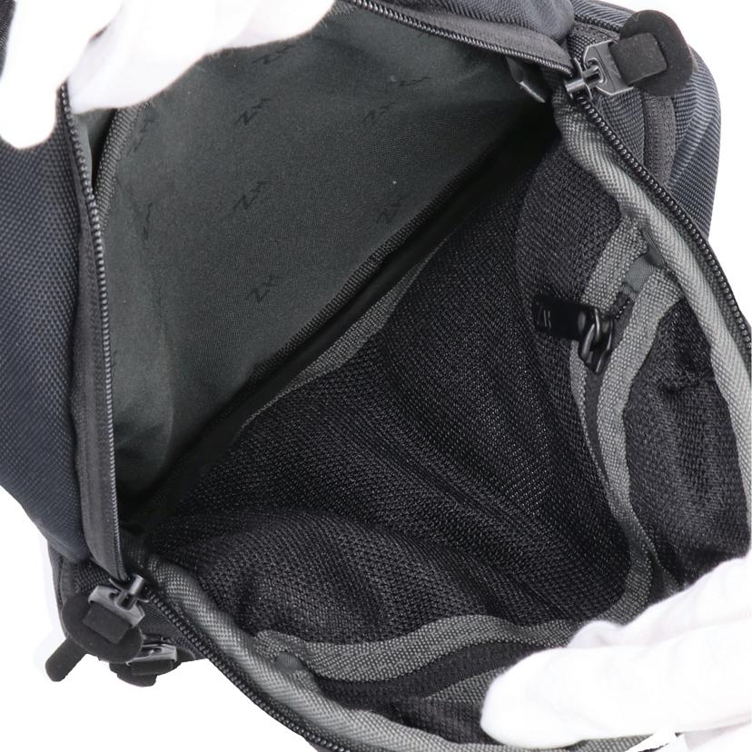 ZERO HALLIBURTON ゼロハリバートン/ナイロンミニショルダーバッグ/ブラック//Aランク/18