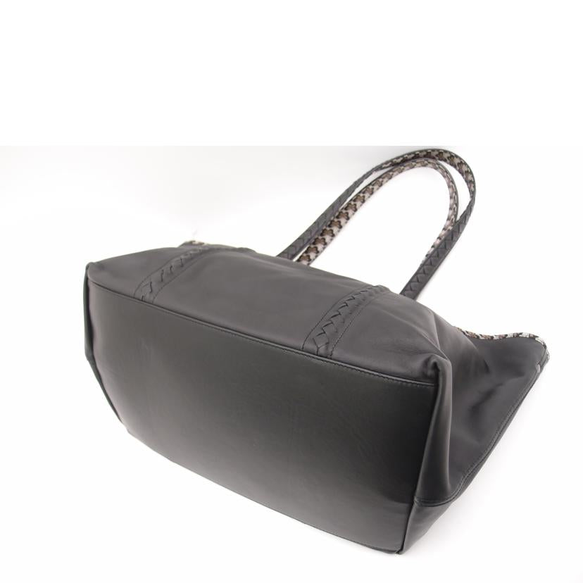 BOTTEGA VENETA ボッテガ・ヴェネタ バッグ 手提げ 肩掛け レザー バタフライ柄/イントレチャート・リバーシブルトート/黒×蝶/547380//ABランク/69