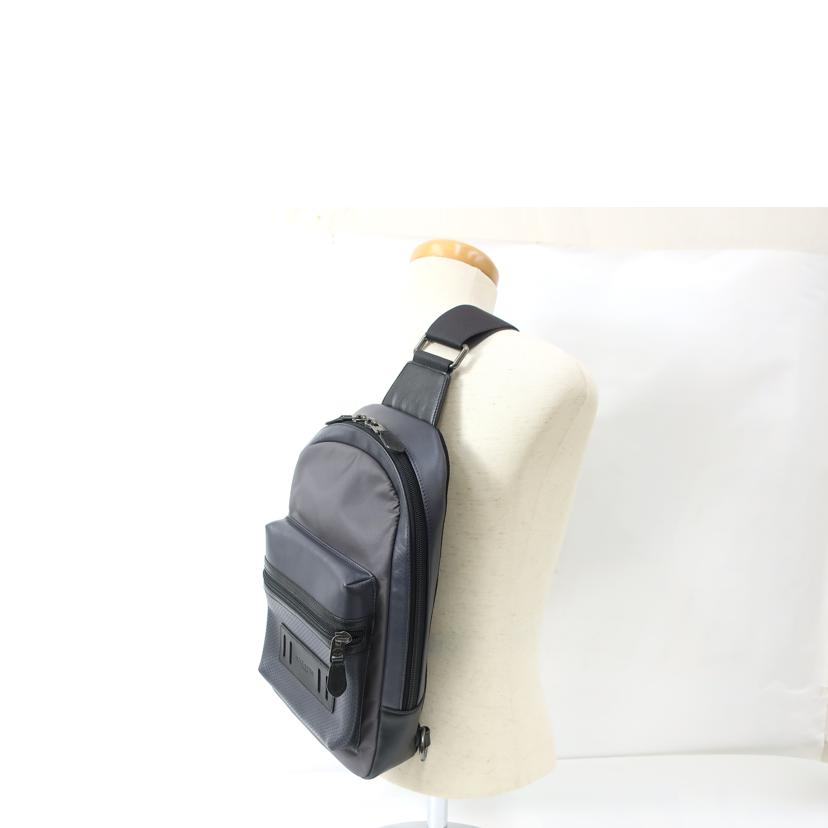 COACH コーチ/ナイロンレザーボディーバック/F56877//Aランク/65