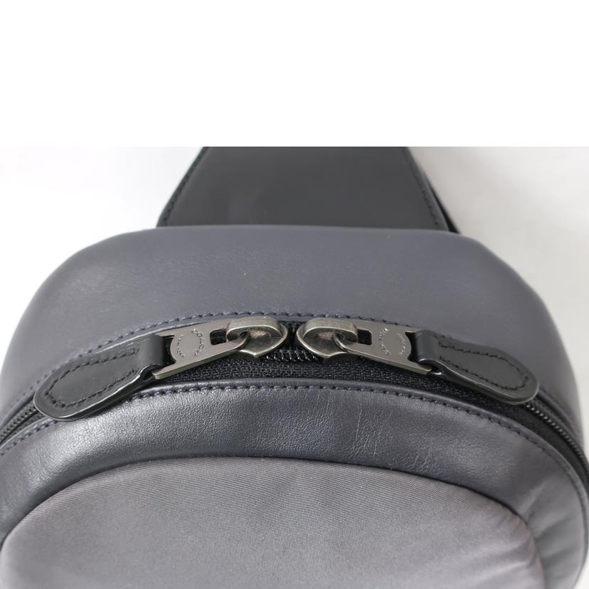 COACH コーチ/ナイロンレザーボディーバック/F56877//Aランク/65