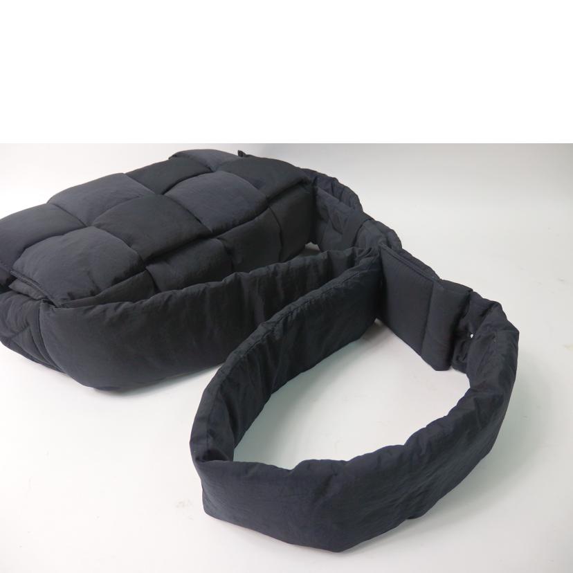 BOTTEGA VENETA ボッテガヴェネタ/パデッドテック・カセット/イントレチャート/ナイロン/ショルダーバッグ/628951//B09850392L/Aランク/84