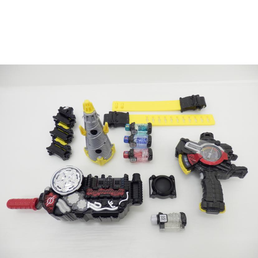 BANDAI バンダイ/DX仮面ライダービルド スペシャルなりきりセット 「仮面ライダービルド」 トイザらス限定 //Aランク/88