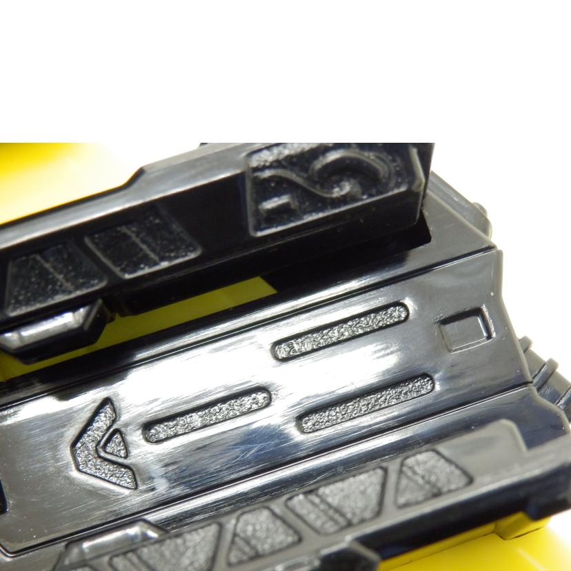 BANDAI バンダイ/DX仮面ライダービルド スペシャルなりきりセット 「仮面ライダービルド」 トイザらス限定 //Aランク/88