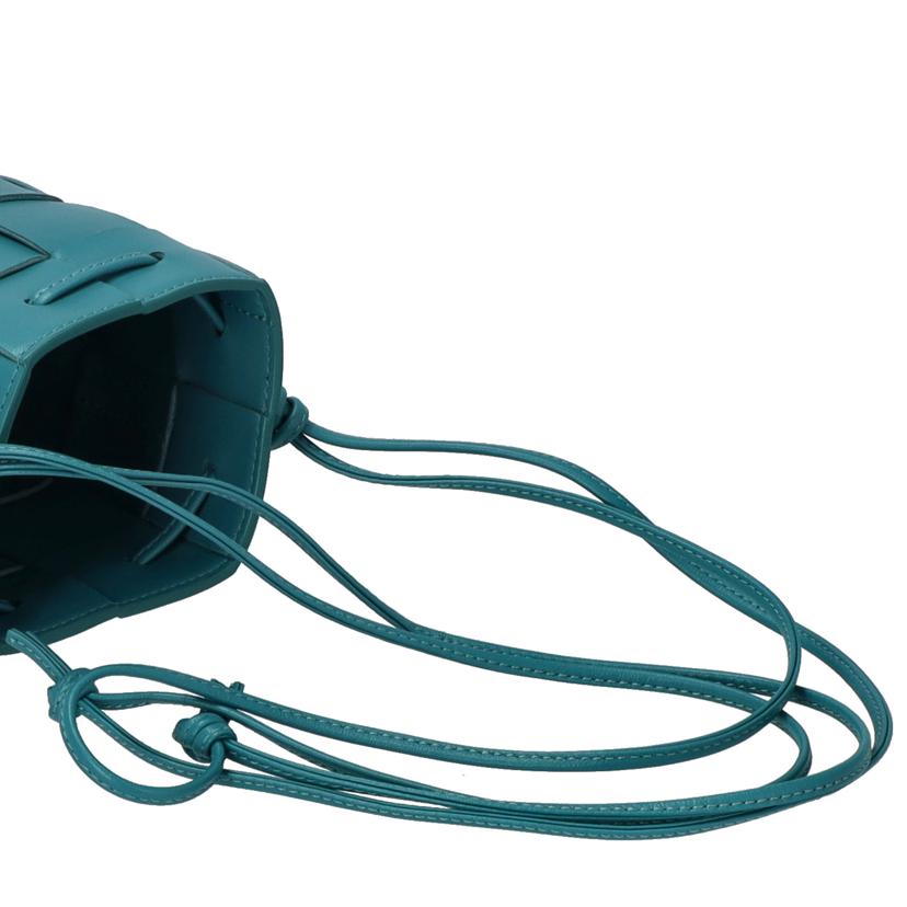 BOTTEGA VENETA ボッテガヴェネタ/カセットミニクロスボディバケットバッグ/680217//Aランク/75