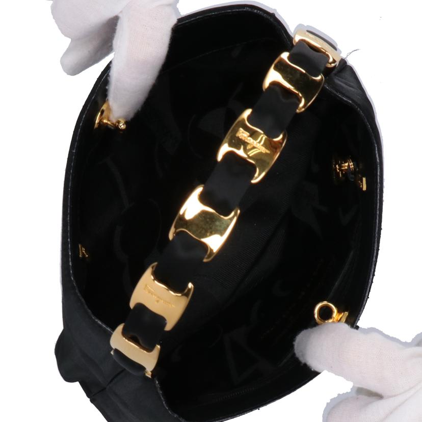 Ferragamo フェラガモ/ナイロン ミニハンドバッグ/AU-21・6155//ABランク/75