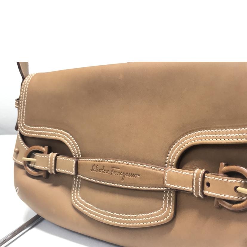 Salvatore Ferragamo サルバトーレ フェラガモ/ガンチーニ レザーショルダーバッグ/215823/Bランク/52