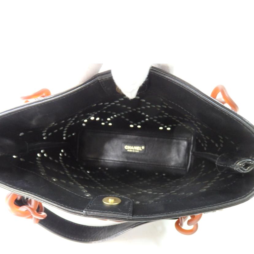LV シャネル/ココマークパンチングプラスチックチェーンバッグ/黒//8760995/Bランク/84