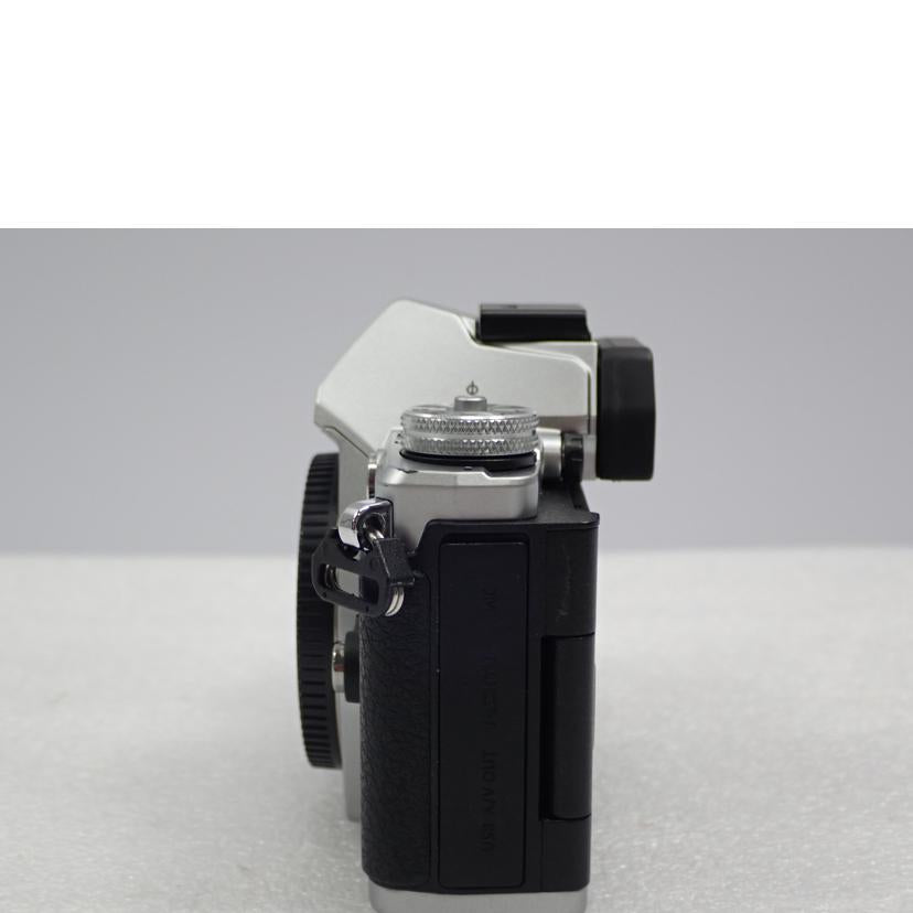 OKYMPUS オリンパス/ミラーレスデジタル一眼/E-M5 markII//Cランク/62