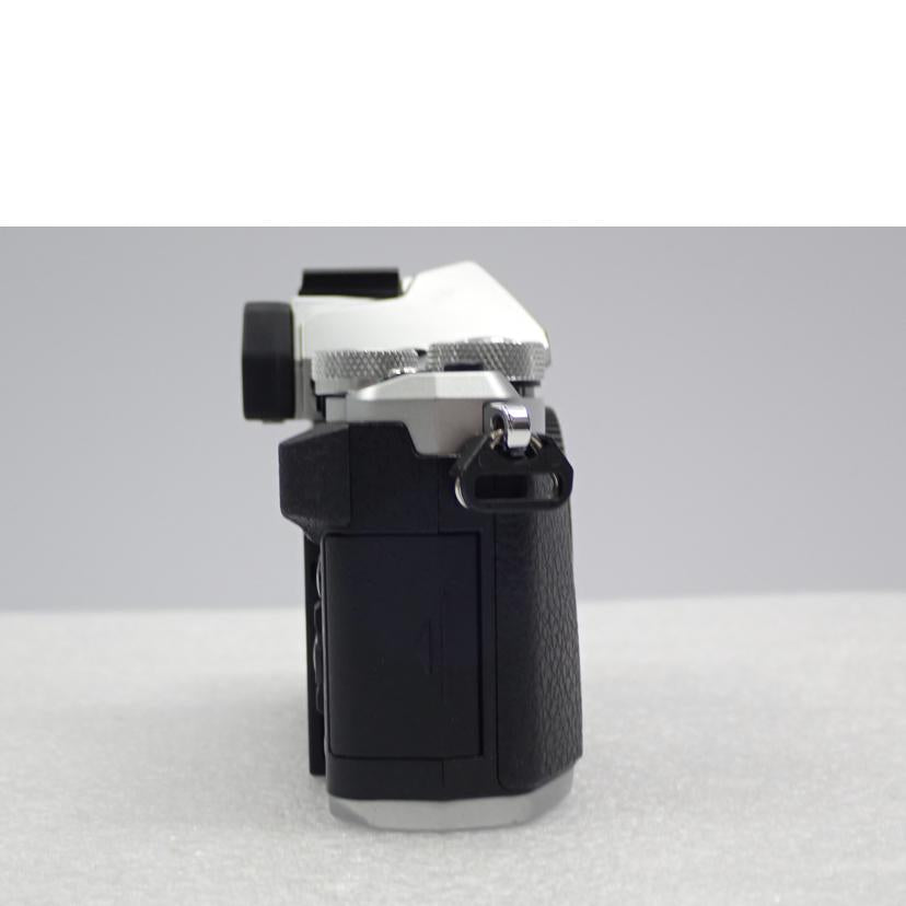 OKYMPUS オリンパス/ミラーレスデジタル一眼/E-M5 markII//Cランク/62