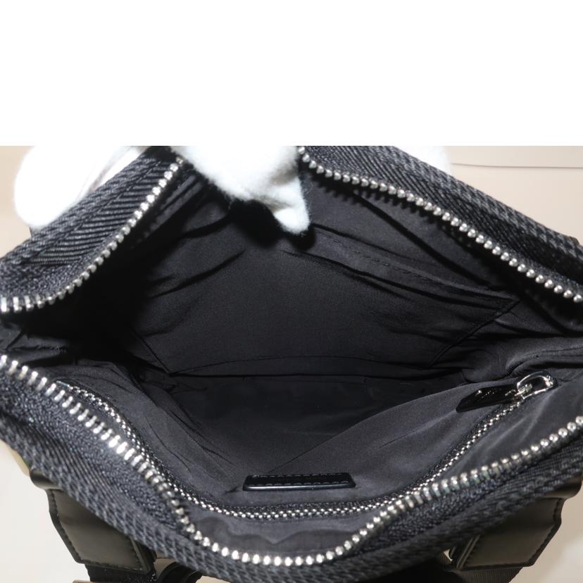 Paul Smith ポールスミス/ショルダーバッグ 薄型 スクエア 四角 ブラック マルチカラー//SAランク/65